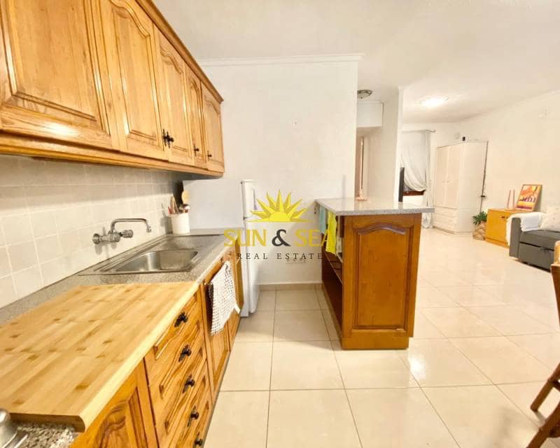 1 slaapkamer Villa te huur in Guardamar del Segura - € 850 (Ref: 8685608)