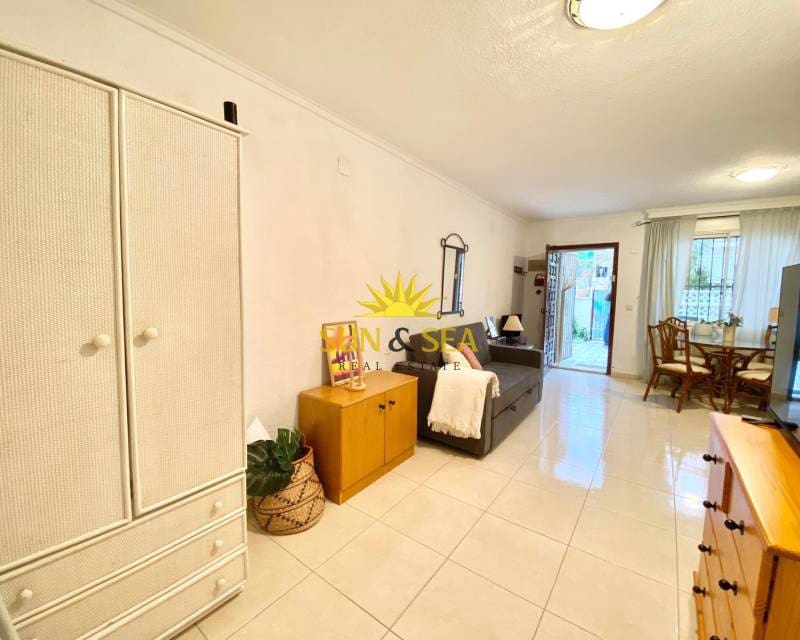 1 slaapkamer Villa te huur in Guardamar del Segura - € 850 (Ref: 8685608)