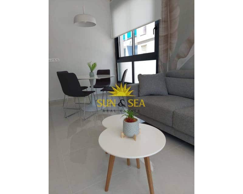 2 soverom Leilighet til leie i Torrevieja med svømmebasseng garasje - € 1 100 (Ref: 8690168)