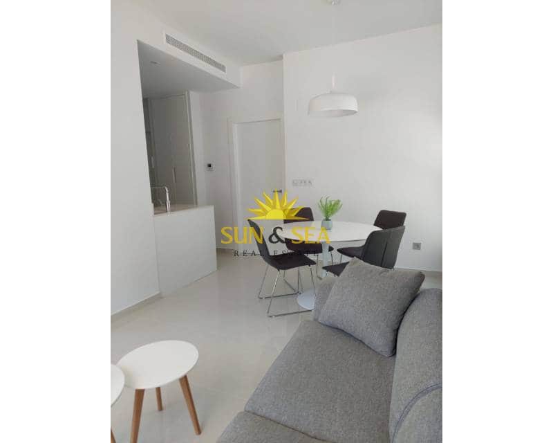 2 soverom Leilighet til leie i Torrevieja med svømmebasseng garasje - € 1 100 (Ref: 8690168)