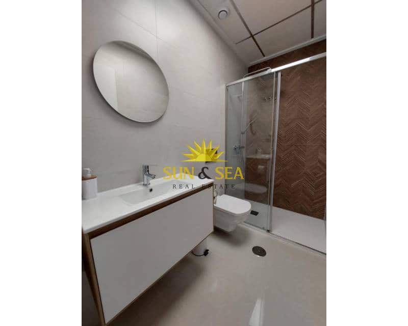 2 soverom Leilighet til leie i Torrevieja med svømmebasseng garasje - € 1 100 (Ref: 8690168)