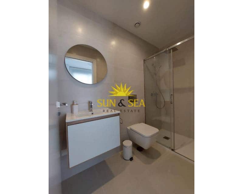 2 soverom Leilighet til leie i Torrevieja med svømmebasseng garasje - € 1 100 (Ref: 8690168)