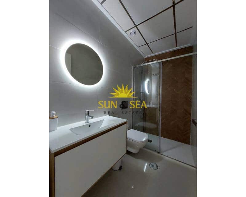 2 soverom Leilighet til leie i Torrevieja med svømmebasseng garasje - € 1 100 (Ref: 8690168)