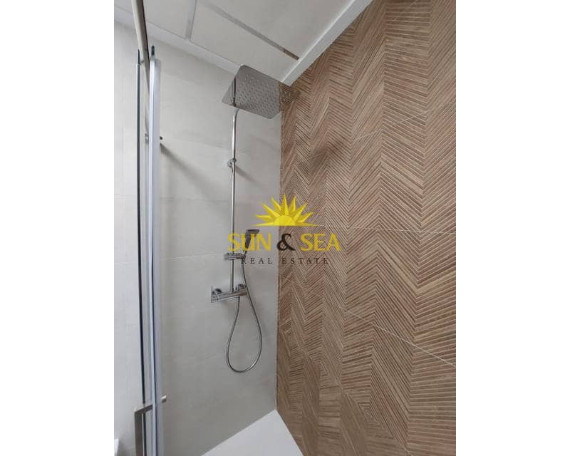 2 soverom Leilighet til leie i Torrevieja med svømmebasseng garasje - € 1 100 (Ref: 8690168)