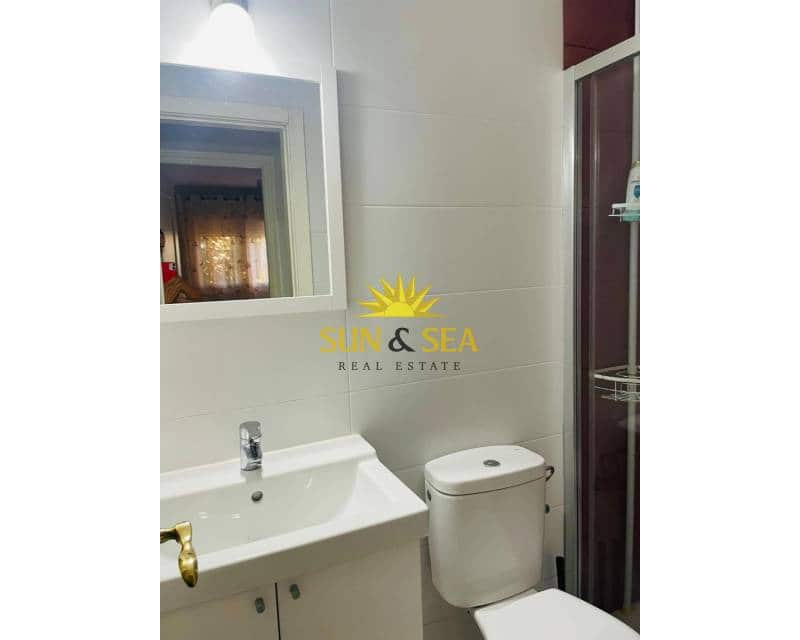 3 soveværelse Strandlejlighed til leje i La Manga del Mar Menor med swimmingpool garage - € 850 (Ref: 8692851)