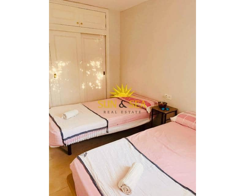 3 soveværelse Strandlejlighed til leje i La Manga del Mar Menor med swimmingpool garage - € 850 (Ref: 8692851)