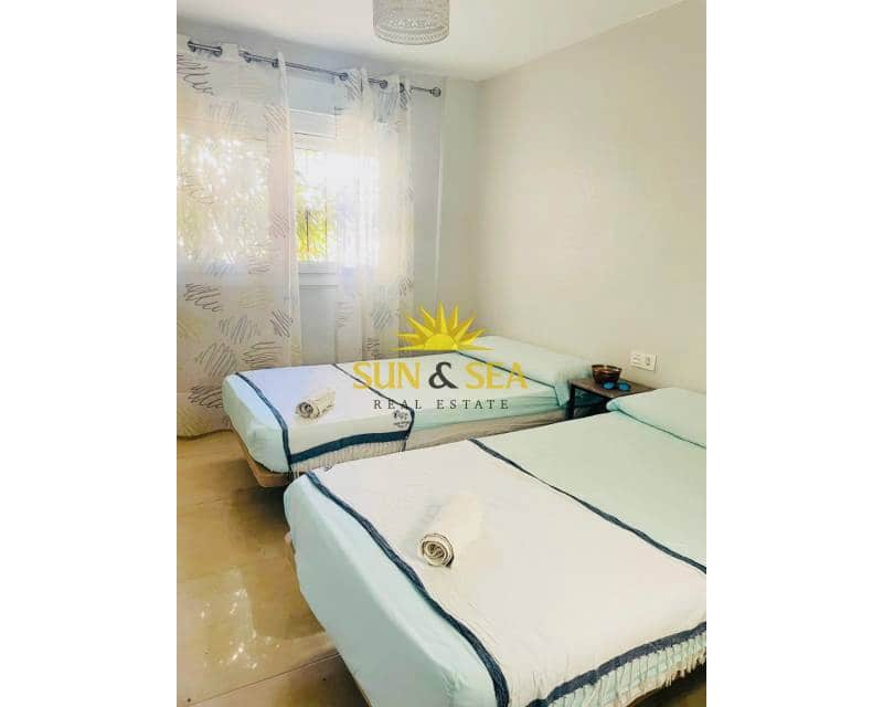 3 soveværelse Strandlejlighed til leje i La Manga del Mar Menor med swimmingpool garage - € 850 (Ref: 8692851)