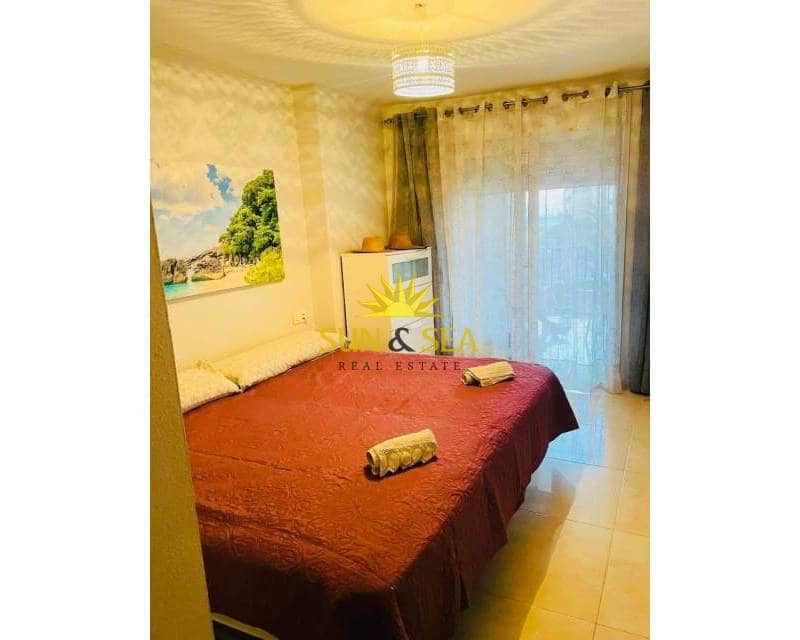 3 soveværelse Strandlejlighed til leje i La Manga del Mar Menor med swimmingpool garage - € 850 (Ref: 8692851)
