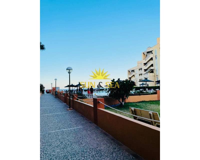 3 soveværelse Strandlejlighed til leje i La Manga del Mar Menor med swimmingpool garage - € 850 (Ref: 8692851)