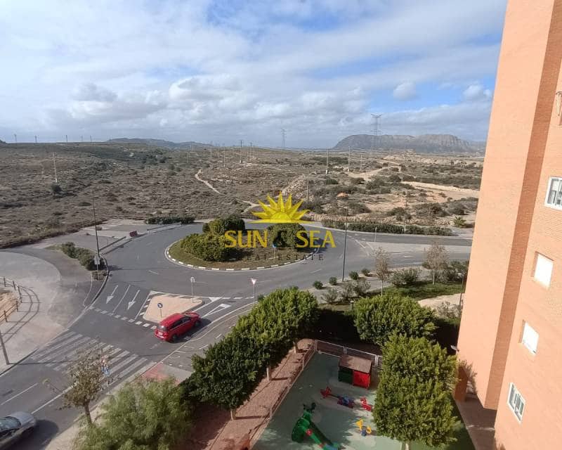 3 soveværelse Lejlighed til leje i Alicante by med swimmingpool - € 1.100 (Ref: 8692852)