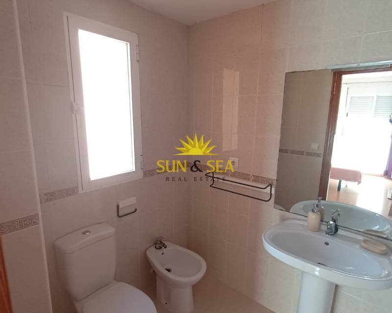 3 soveværelse Lejlighed til leje i Alicante by med swimmingpool - € 1.100 (Ref: 8692852)