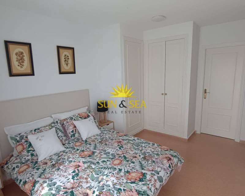 3 soveværelse Lejlighed til leje i Alicante by med swimmingpool - € 1.100 (Ref: 8692852)