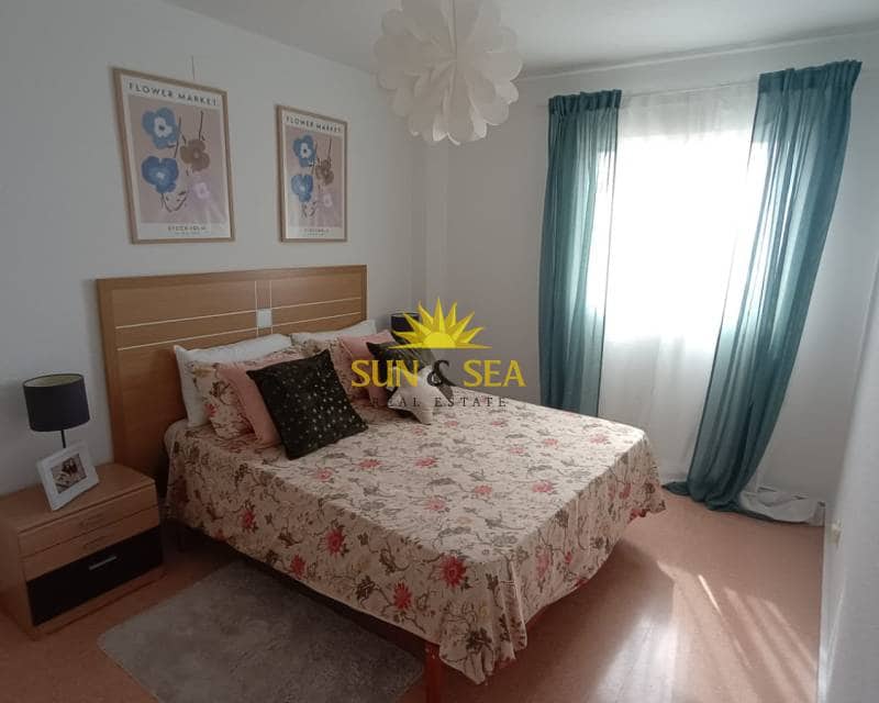 3 soveværelse Lejlighed til leje i Alicante by med swimmingpool - € 1.100 (Ref: 8692852)