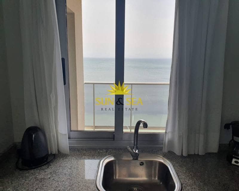 1 slaapkamer Appartement te huur in La Manga del Mar Menor met zwembad garage - € 700 (Ref: 8692853)