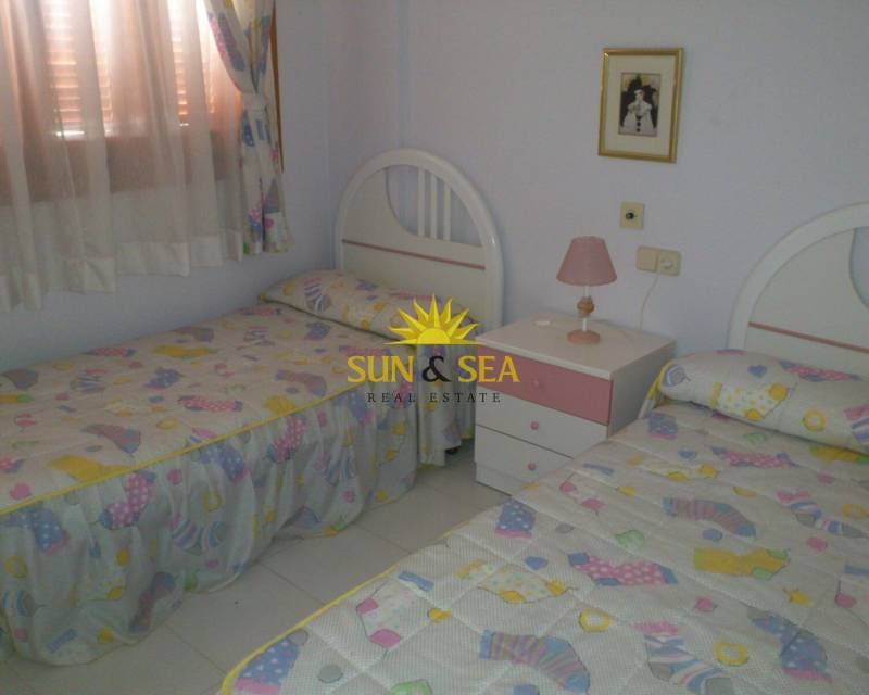 Appartement de 3 chambres à louer à La Manga del Mar Menor avec piscine - 800 € (Ref: 8693273)