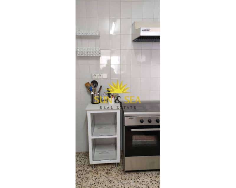 2 bedroom Penthouse for rent in Torrevieja with pool garage - € 900 (Ref: 8695919)