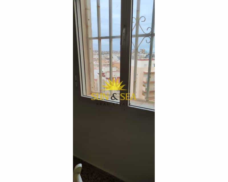 2 bedroom Penthouse for rent in Torrevieja with pool garage - € 900 (Ref: 8695919)