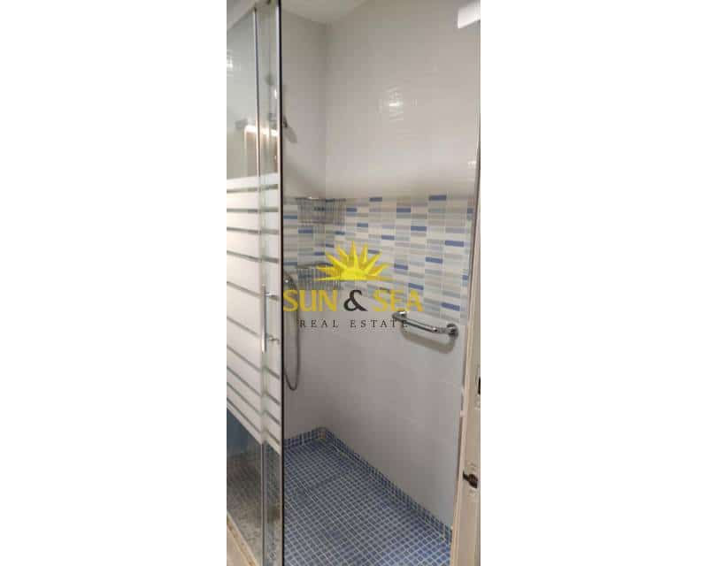 2 bedroom Penthouse for rent in Torrevieja with pool garage - € 900 (Ref: 8695919)