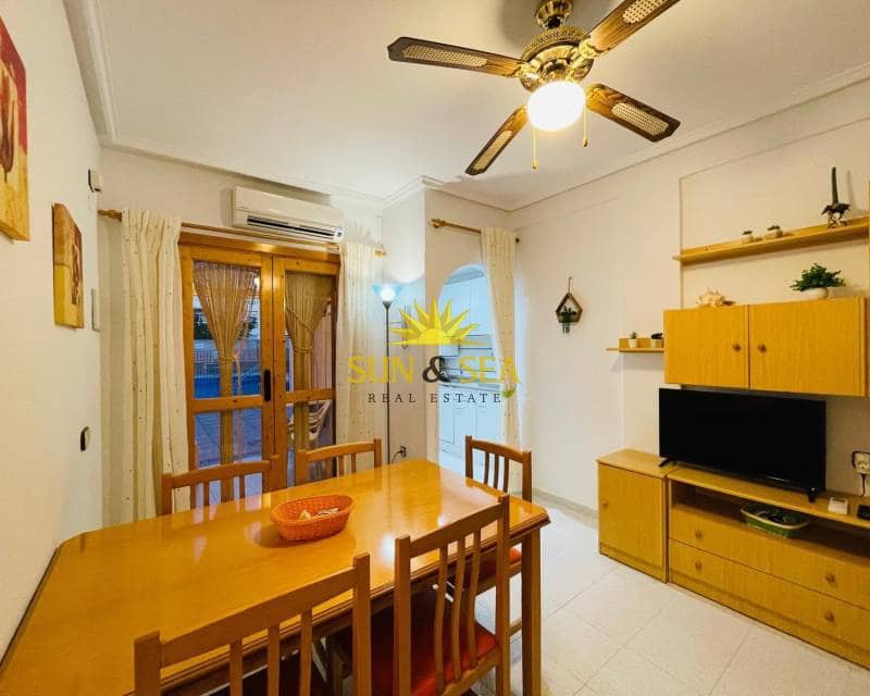 3 soveværelse Lejlighed til leje i Torrevieja med swimmingpool garage - € 750 (Ref: 8699223)