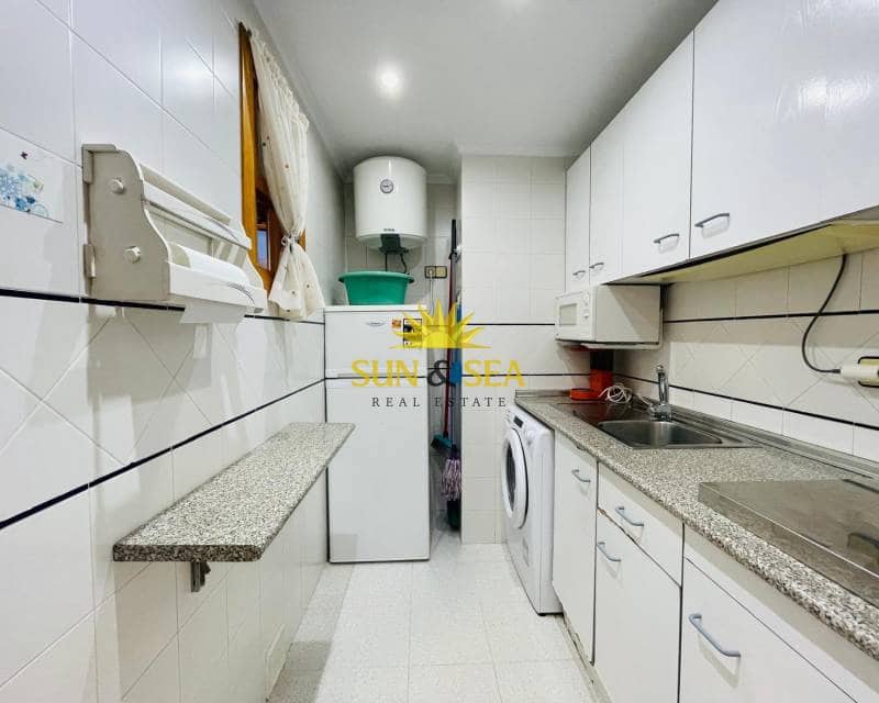 3 soveværelse Lejlighed til leje i Torrevieja med swimmingpool garage - € 750 (Ref: 8699223)