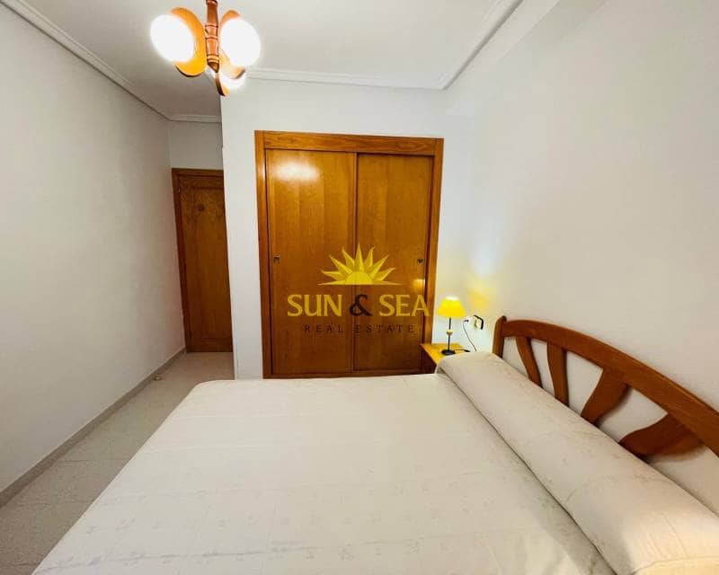 3 soveværelse Lejlighed til leje i Torrevieja med swimmingpool garage - € 750 (Ref: 8699223)