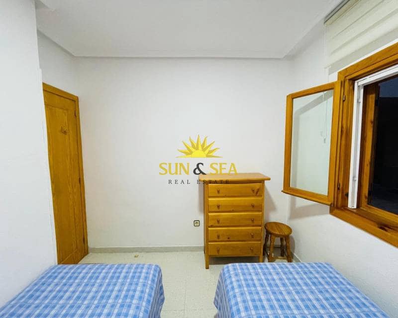 3 soveværelse Lejlighed til leje i Torrevieja med swimmingpool garage - € 750 (Ref: 8699223)