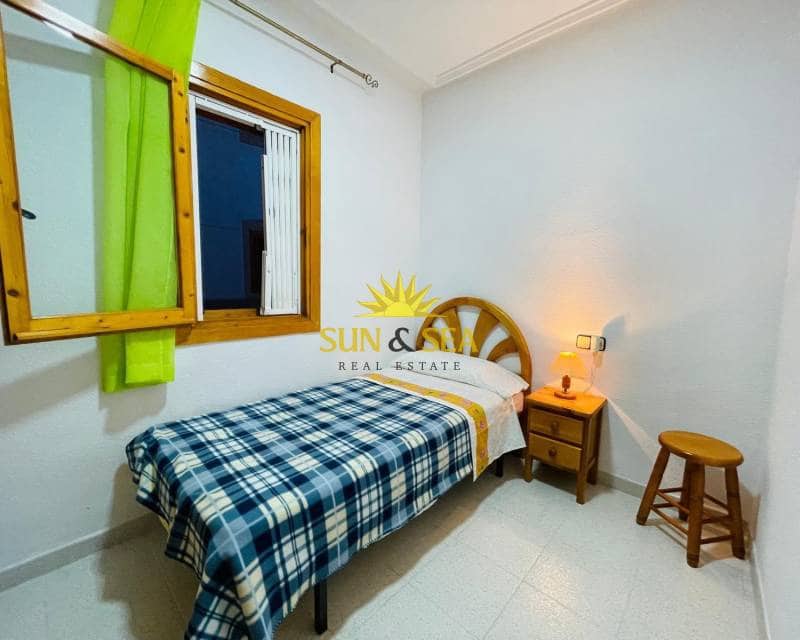 3 soveværelse Lejlighed til leje i Torrevieja med swimmingpool garage - € 750 (Ref: 8699223)
