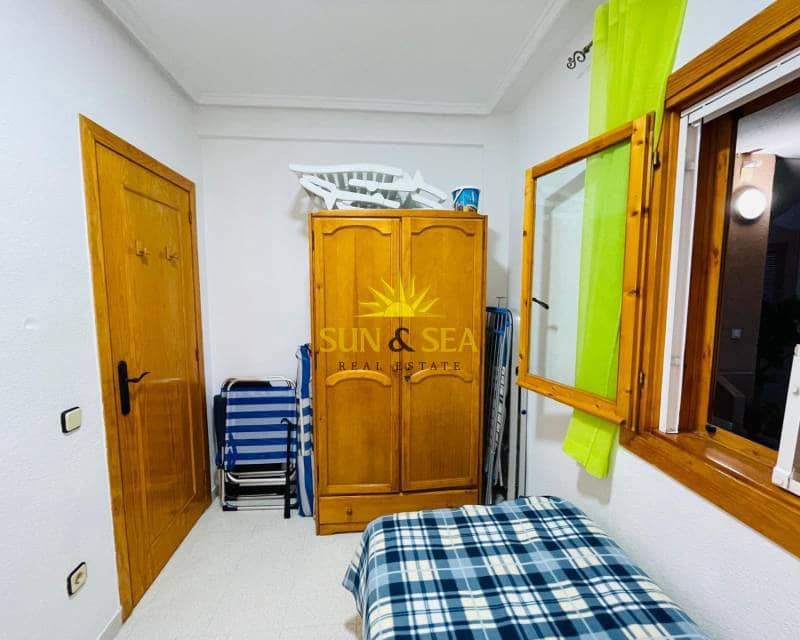 3 soveværelse Lejlighed til leje i Torrevieja med swimmingpool garage - € 750 (Ref: 8699223)
