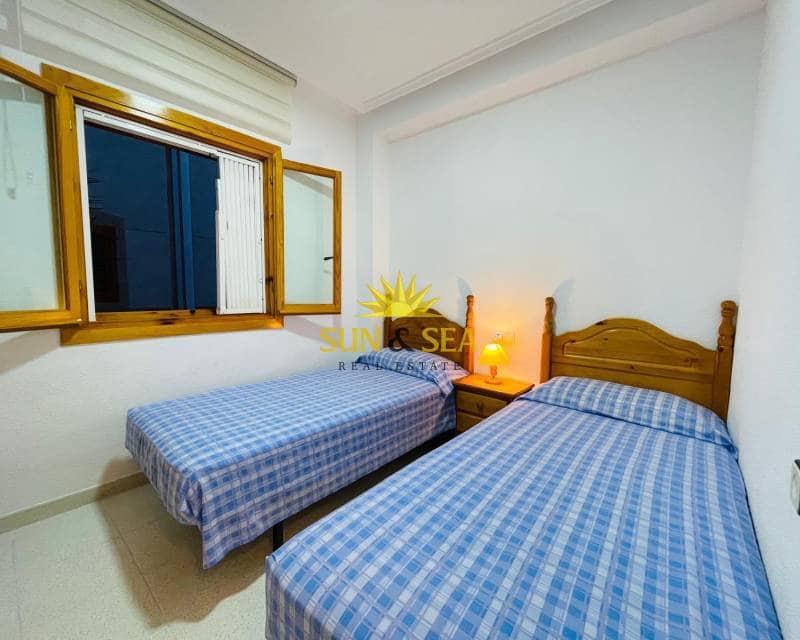 3 soveværelse Lejlighed til leje i Torrevieja med swimmingpool garage - € 750 (Ref: 8699223)
