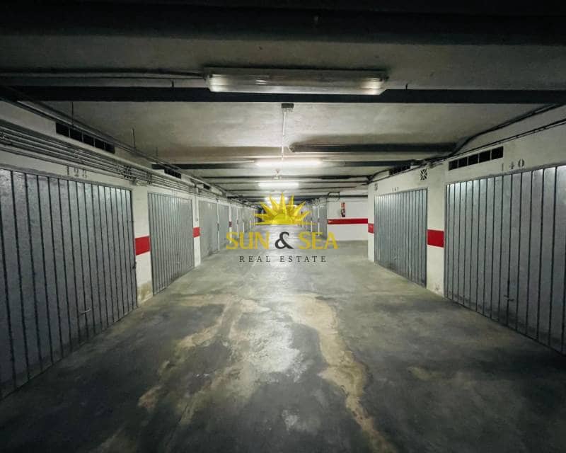 3 soveværelse Lejlighed til leje i Torrevieja med swimmingpool garage - € 750 (Ref: 8699223)