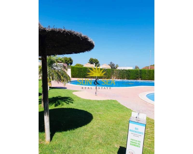 2 sovrum Villa för semesterbostäder i La Zenia med pool - 1 100 € (Ref: 8703550)