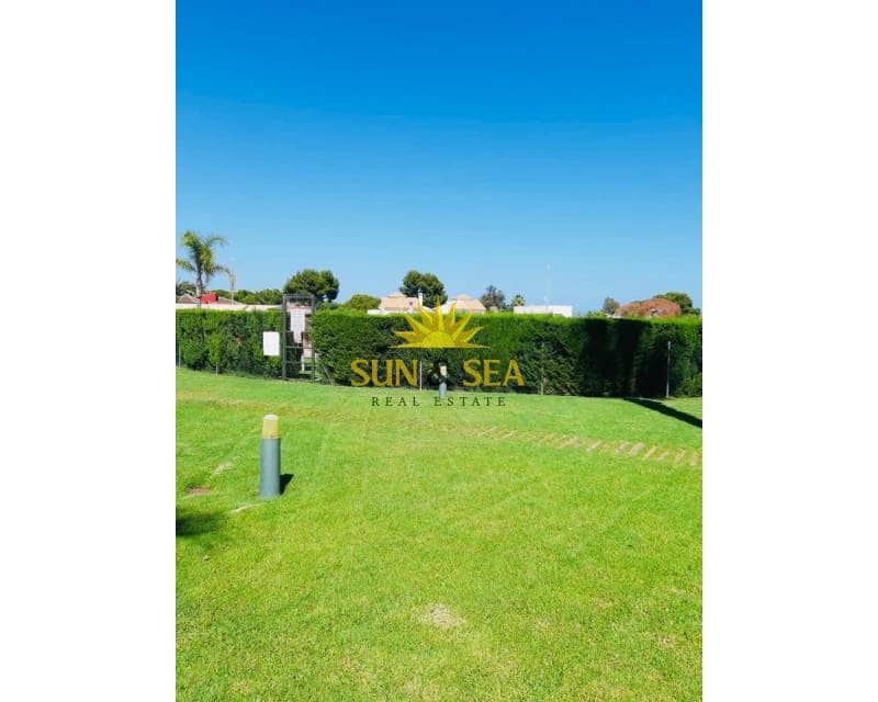 2 sovrum Villa för semesterbostäder i La Zenia med pool - 1 100 € (Ref: 8703550)