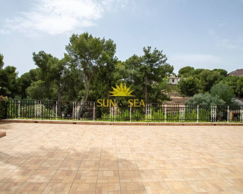 4 makuuhuone Huvila myytävänä paikassa Las Torres de Cotillas mukana uima-altaan 
autotalli - 420 000 € (Ref: 8707336)