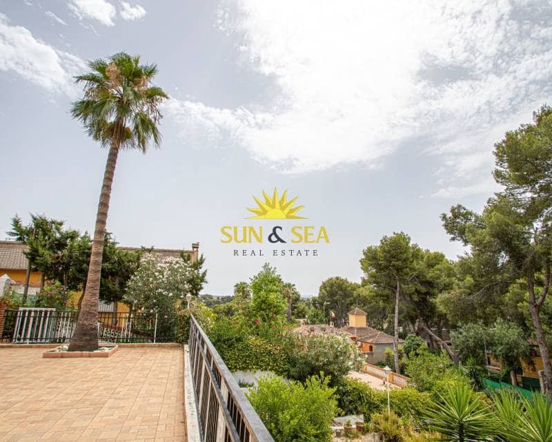 4 makuuhuone Huvila myytävänä paikassa Las Torres de Cotillas mukana uima-altaan 
autotalli - 420 000 € (Ref: 8707336)