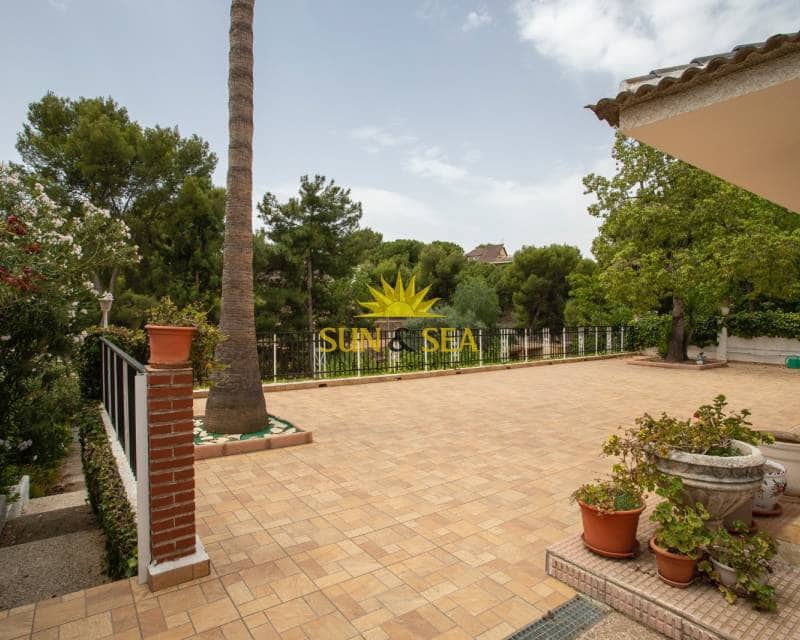 4 makuuhuone Huvila myytävänä paikassa Las Torres de Cotillas mukana uima-altaan 
autotalli - 420 000 € (Ref: 8707336)