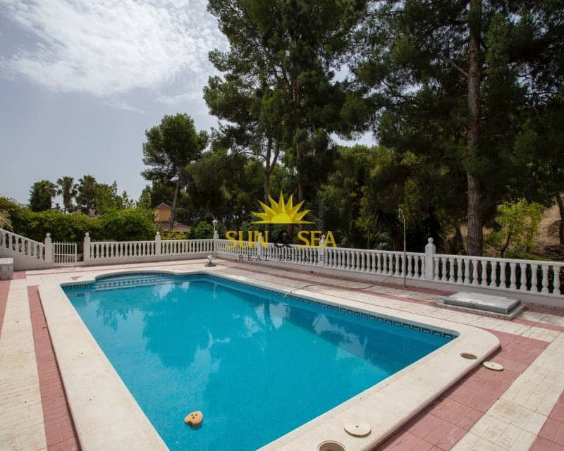 4 makuuhuone Huvila myytävänä paikassa Las Torres de Cotillas mukana uima-altaan 
autotalli - 420 000 € (Ref: 8707336)