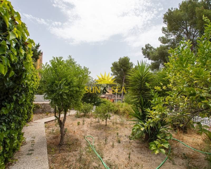 4 makuuhuone Huvila myytävänä paikassa Las Torres de Cotillas mukana uima-altaan 
autotalli - 420 000 € (Ref: 8707336)