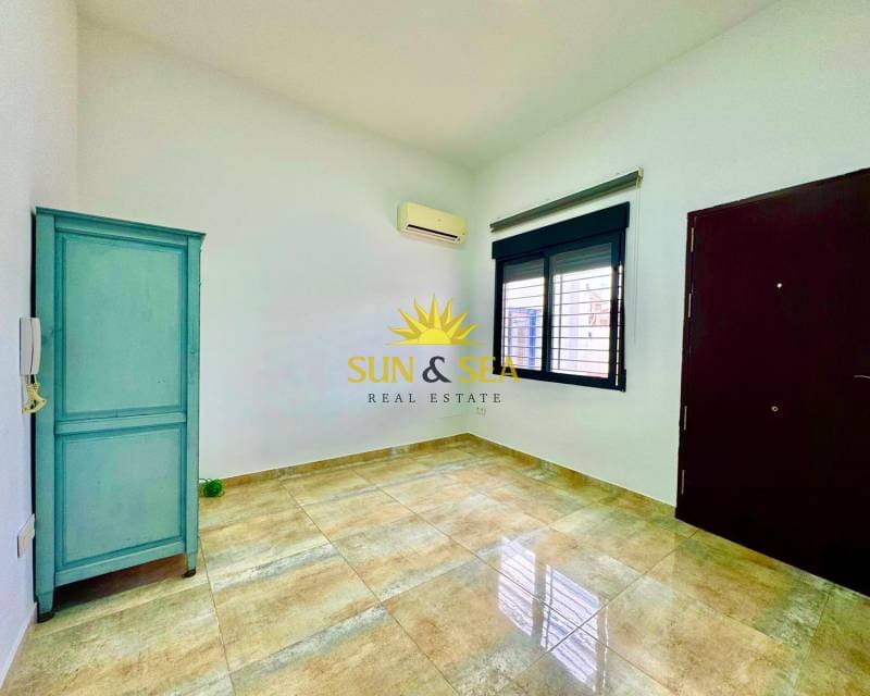 4 soveværelse Villa til leje i Torre de la Horadada med swimmingpool garage - € 3.000 (Ref: 8707517)