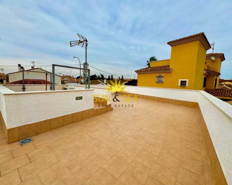 4 soveværelse Villa til leje i Torre de la Horadada med swimmingpool garage - € 3.000 (Ref: 8707517)