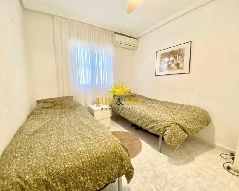 2 Zimmer Villa zu vermieten in Orihuela Costa mit Pool Garage - 1.050 € (Ref: 8708296)