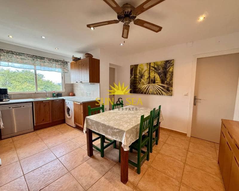 3 makuuhuone Kattohuoneisto vuokrattavana paikassa Torrevieja mukana uima-altaan - 800 € (Ref: 8712298)