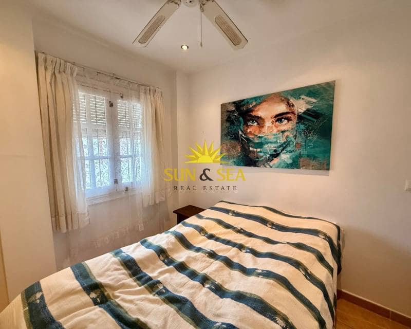 3 makuuhuone Kattohuoneisto vuokrattavana paikassa Torrevieja mukana uima-altaan - 800 € (Ref: 8712298)