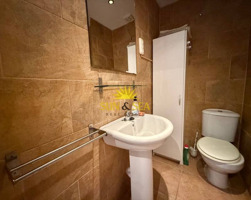 3 makuuhuone Kattohuoneisto vuokrattavana paikassa Torrevieja mukana uima-altaan - 800 € (Ref: 8712298)