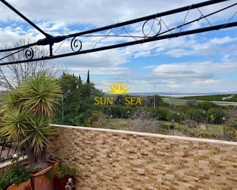 3 makuuhuone Kattohuoneisto vuokrattavana paikassa Torrevieja mukana uima-altaan - 800 € (Ref: 8712298)