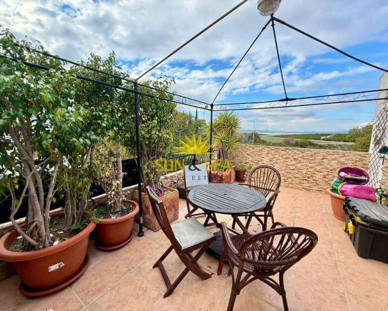 3 makuuhuone Kattohuoneisto vuokrattavana paikassa Torrevieja mukana uima-altaan - 800 € (Ref: 8712298)