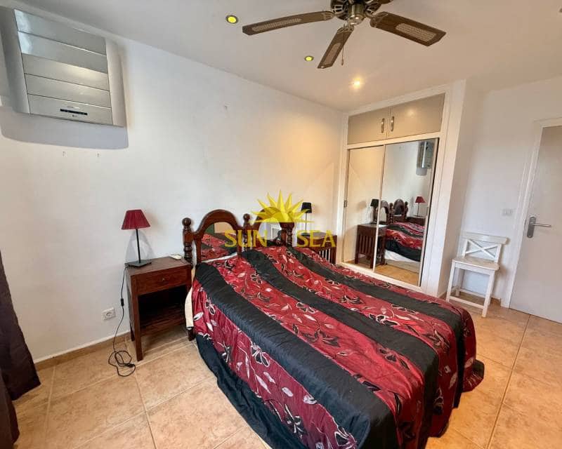 3 makuuhuone Kattohuoneisto vuokrattavana paikassa Torrevieja mukana uima-altaan - 800 € (Ref: 8712298)