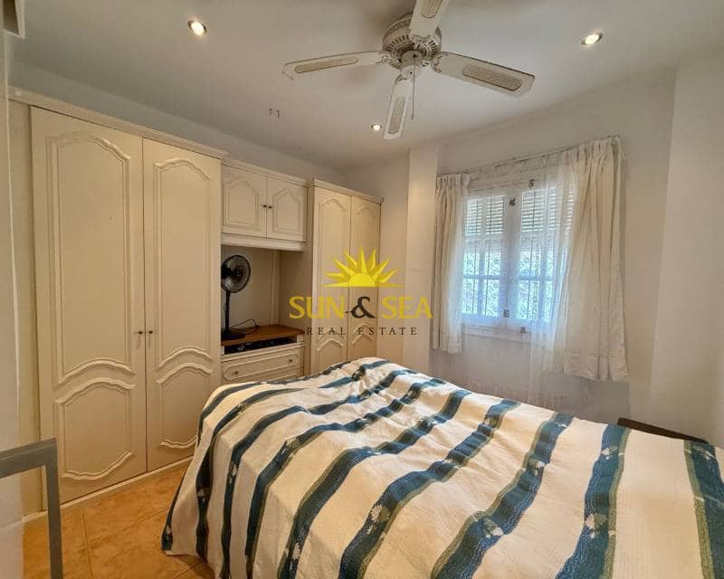 3 makuuhuone Kattohuoneisto vuokrattavana paikassa Torrevieja mukana uima-altaan - 800 € (Ref: 8712298)