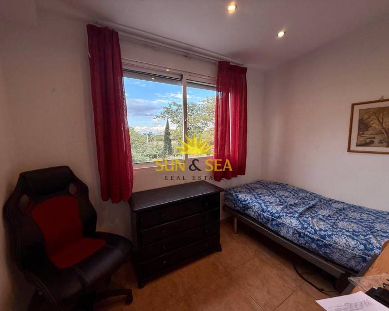 3 makuuhuone Kattohuoneisto vuokrattavana paikassa Torrevieja mukana uima-altaan - 800 € (Ref: 8712298)