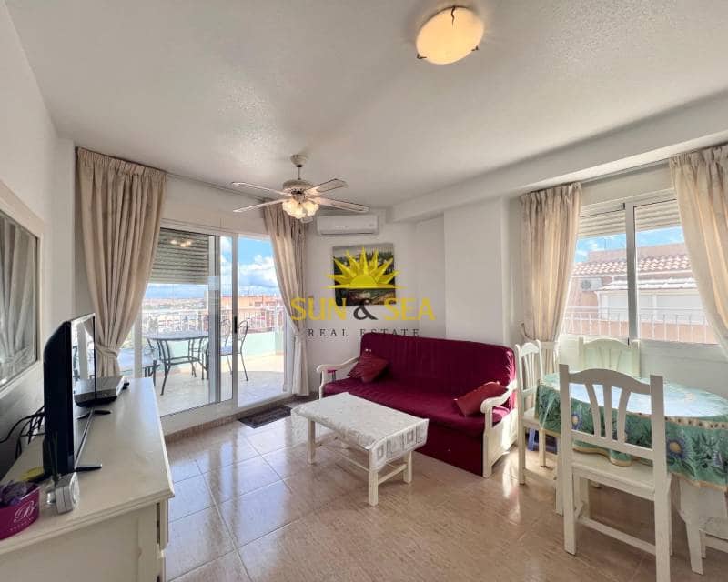 2 makuuhuone Kattohuoneisto myytävänä paikassa Torrevieja mukana uima-altaan - 140 000 € (Ref: 8728288)