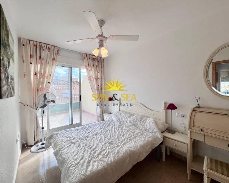 2 makuuhuone Kattohuoneisto myytävänä paikassa Torrevieja mukana uima-altaan - 140 000 € (Ref: 8728288)